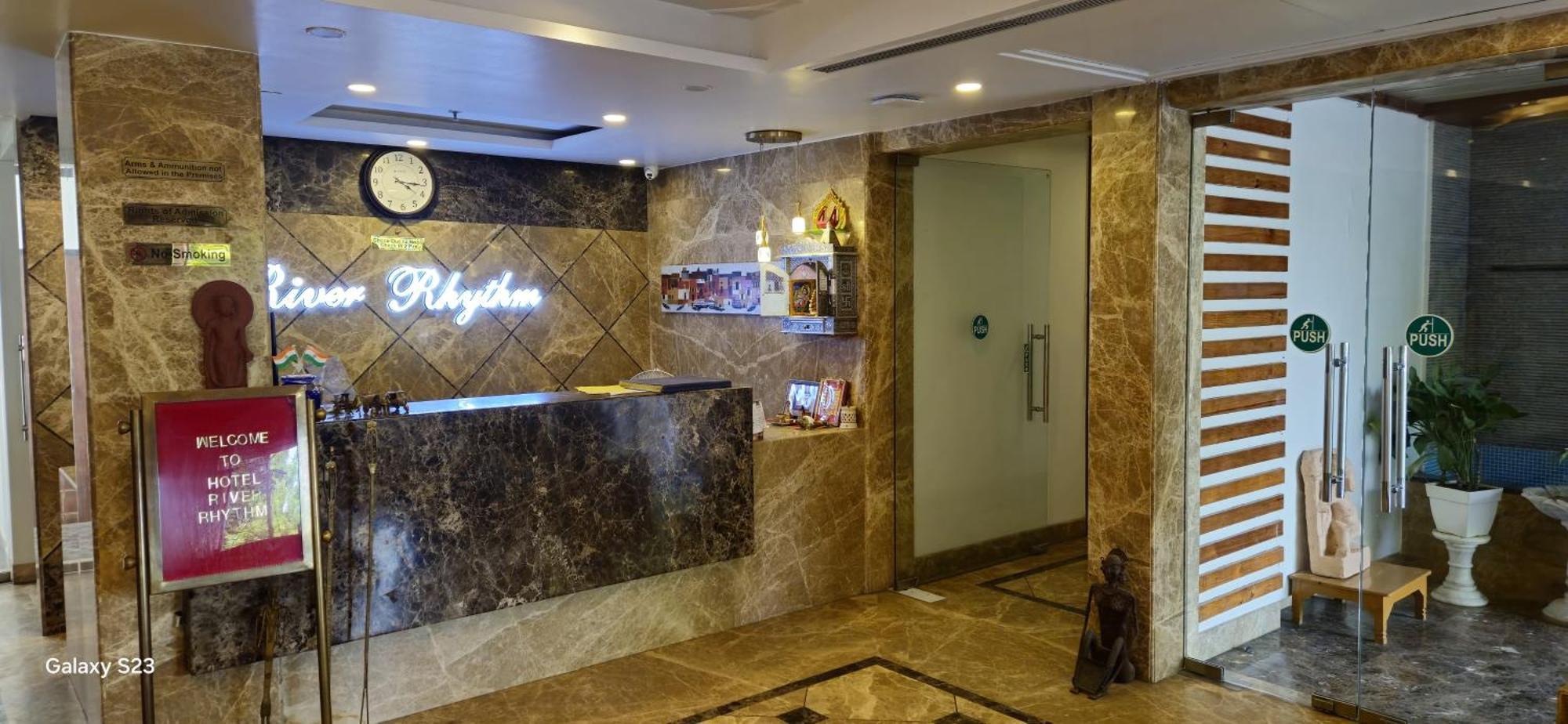 Hotel River Rhythm Assi Ghat Váránaszi Kültér fotó